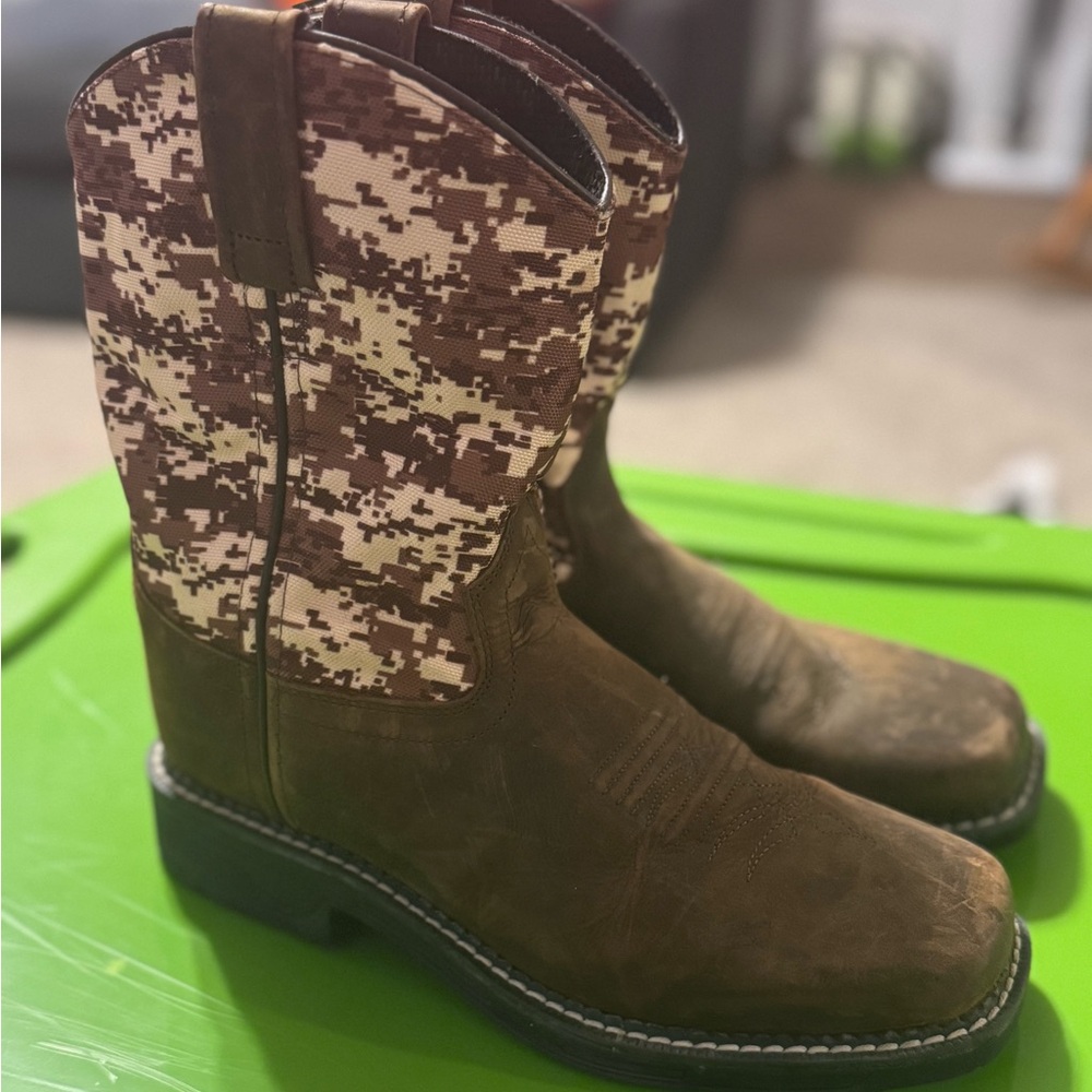 Boys Digi camo cowboy boots size 4